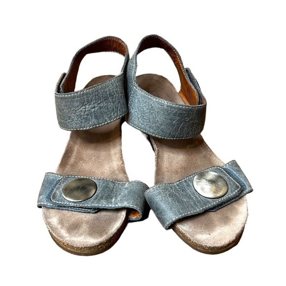 Taos Footwear Dusty Blue Carousel Leather Wedge Sandal - Picture 4 of 9